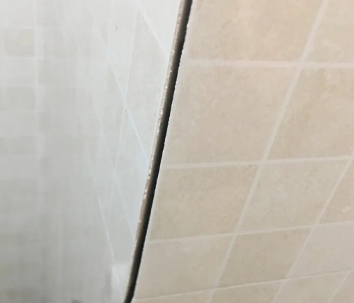 曾都瓷砖空鼓维修公司分享阳台瓷砖脱落的修复过程可以分为以下几个步骤